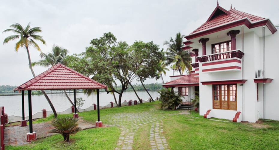 Signature Crest - Lake View Villa, Kochi 1